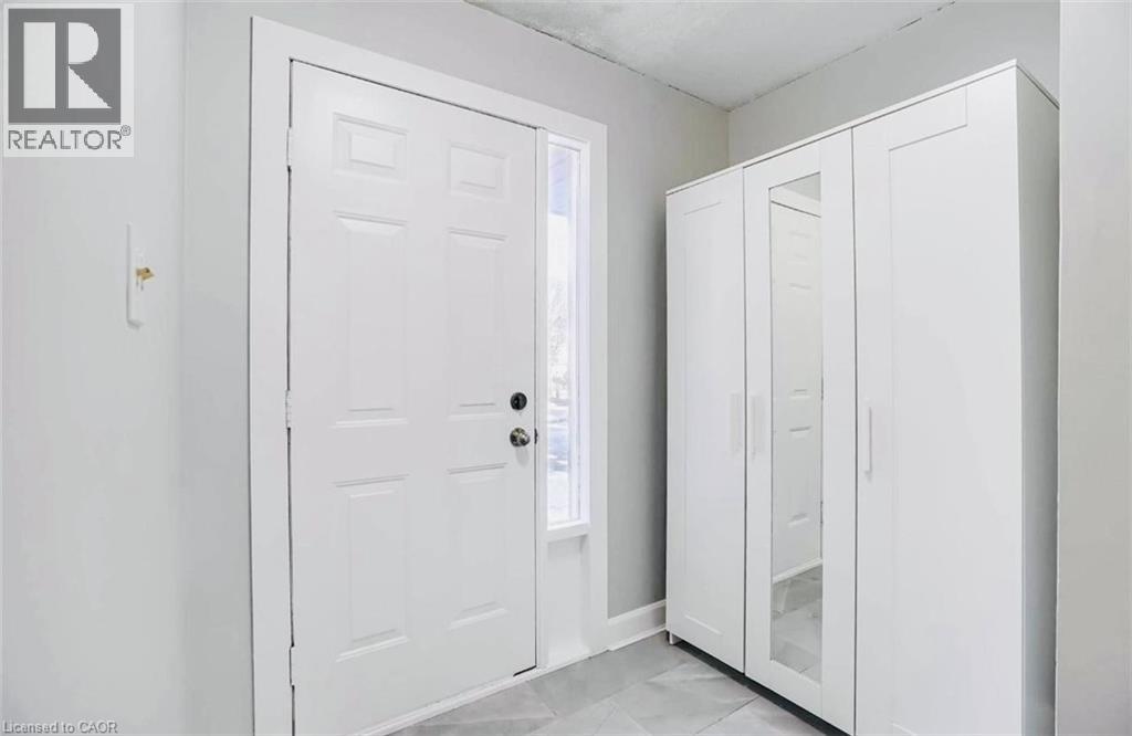 34 Keys Drive Unit# Upper, Ajax, Ontario  L1T 3P7 - Photo 2 - 40800717