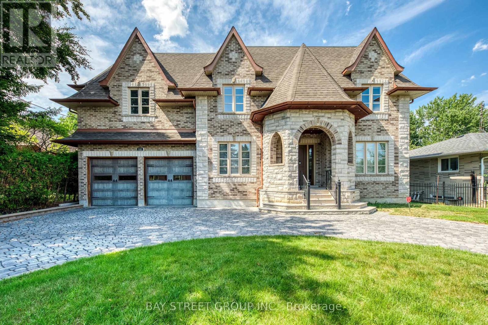 132 CRESTWOOD ROAD, Vaughan, Ontario