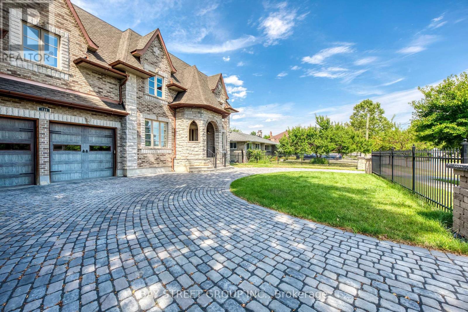 132 Crestwood Road, Vaughan, Ontario  L4J 1A6 - Photo 2 - N12727724