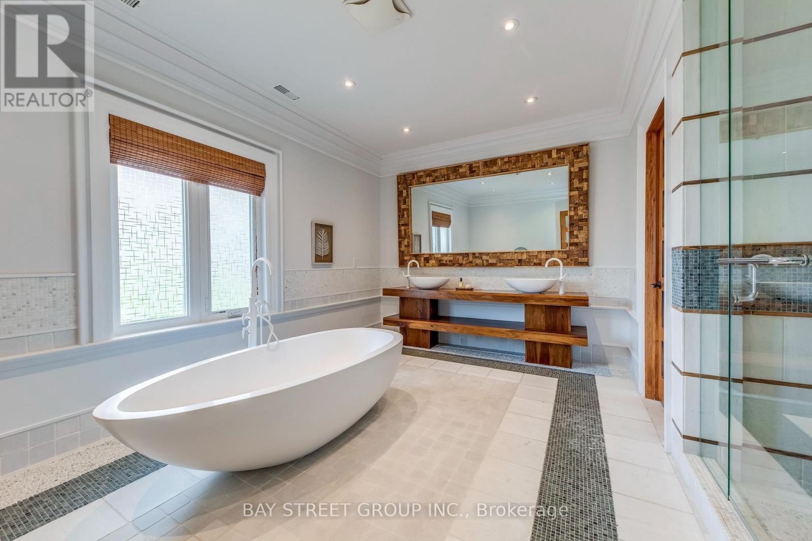 132 Crestwood Road, Vaughan, Ontario  L4J 1A6 - Photo 35 - N12727724