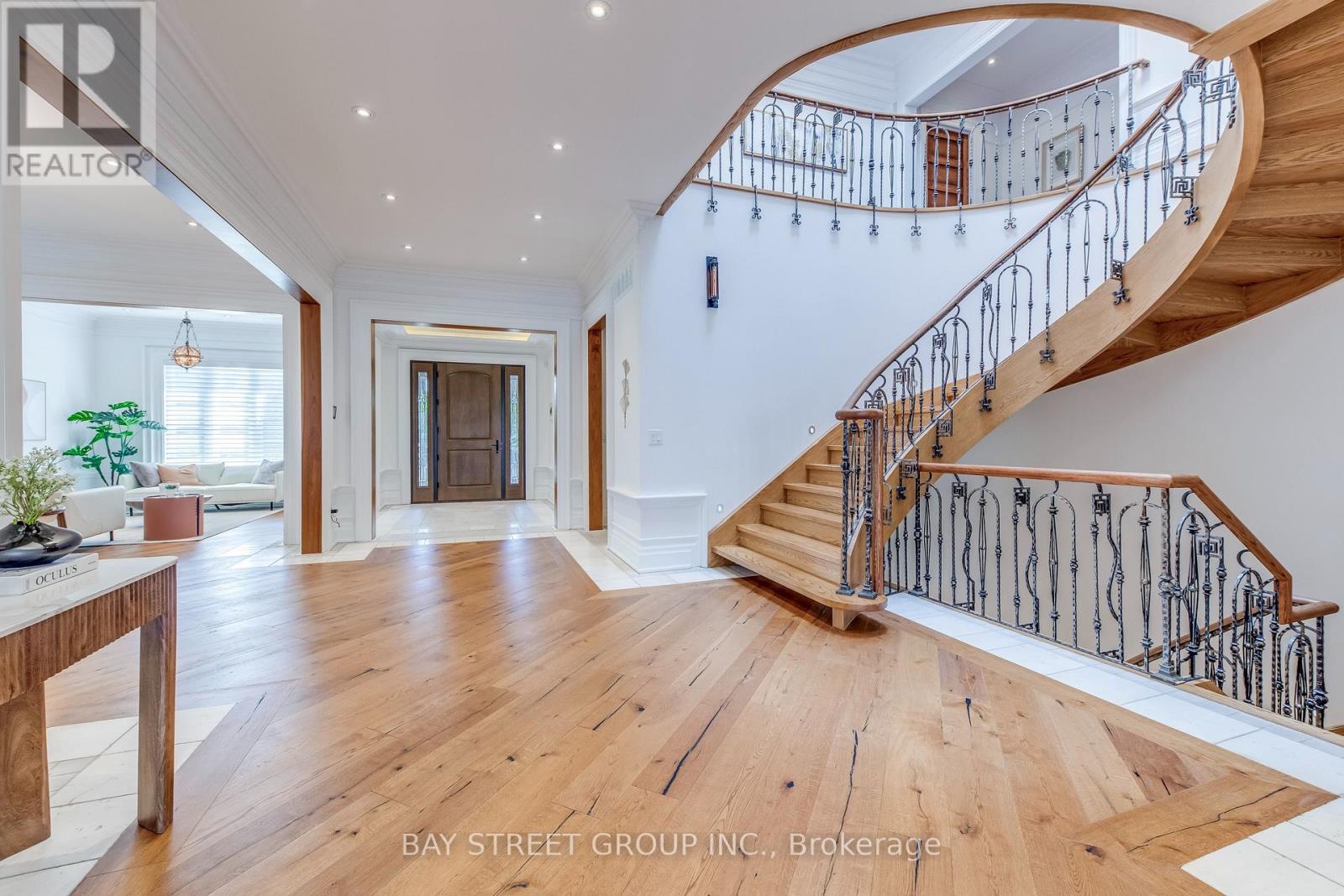 132 Crestwood Road, Vaughan, Ontario  L4J 1A6 - Photo 4 - N12727724