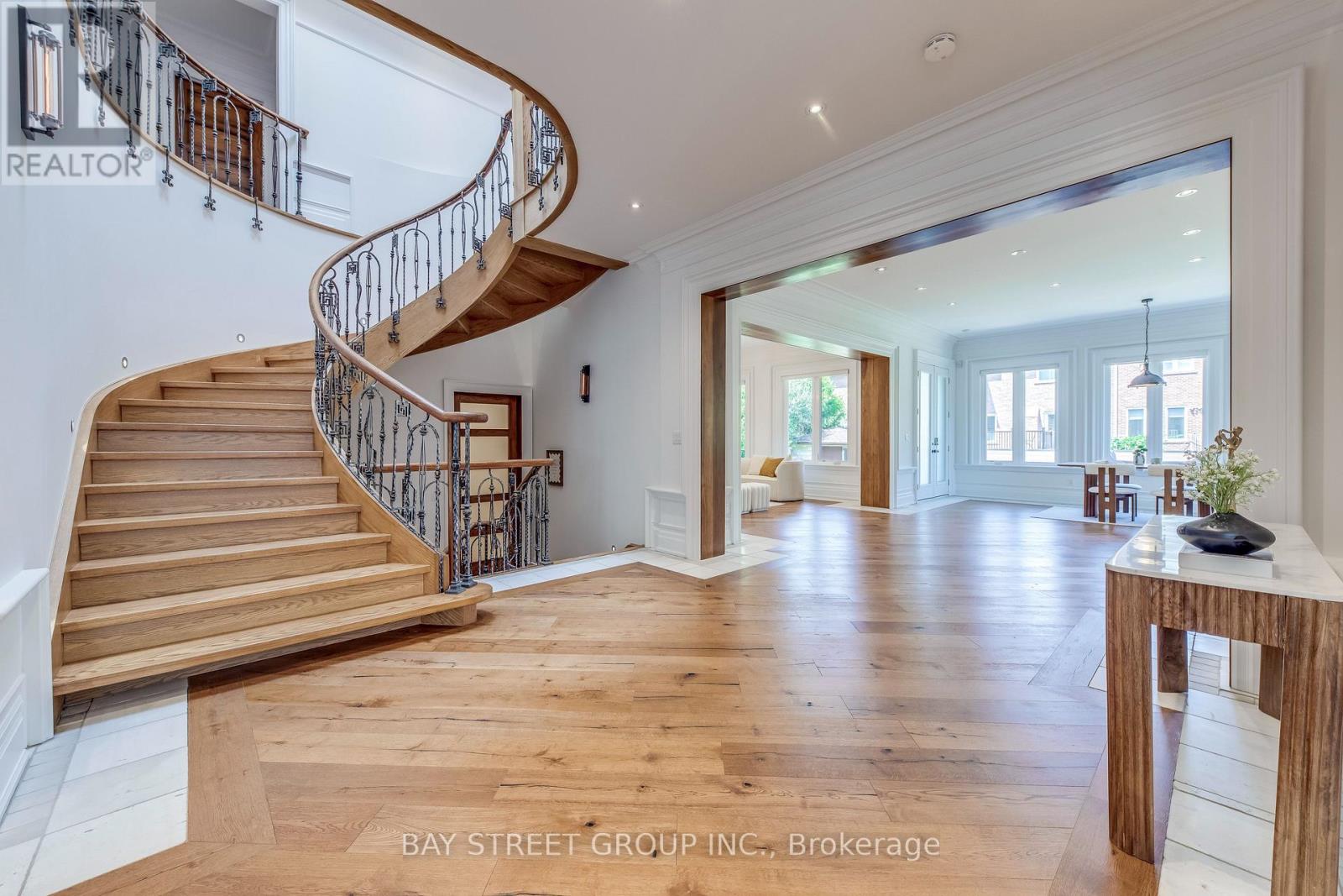 132 Crestwood Road, Vaughan, Ontario  L4J 1A6 - Photo 5 - N12727724