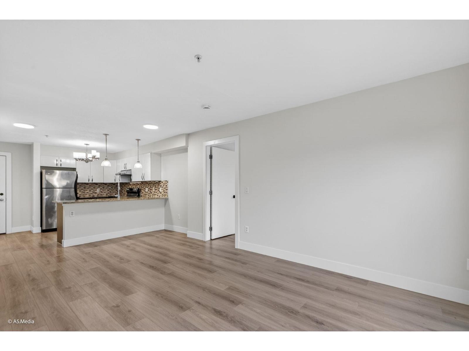 318 13555 Gateway Drive, Surrey, British Columbia  V3T 0B5 - Photo 14 - R3082417