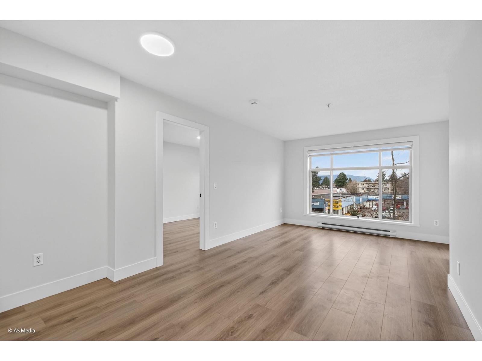 318 13555 Gateway Drive, Surrey, British Columbia  V3T 0B5 - Photo 10 - R3082417