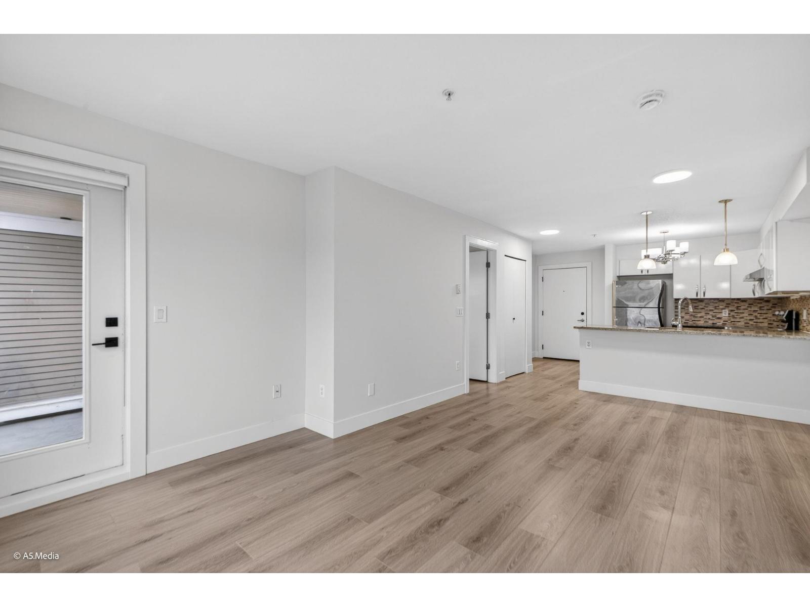 318 13555 Gateway Drive, Surrey, British Columbia  V3T 0B5 - Photo 13 - R3082417