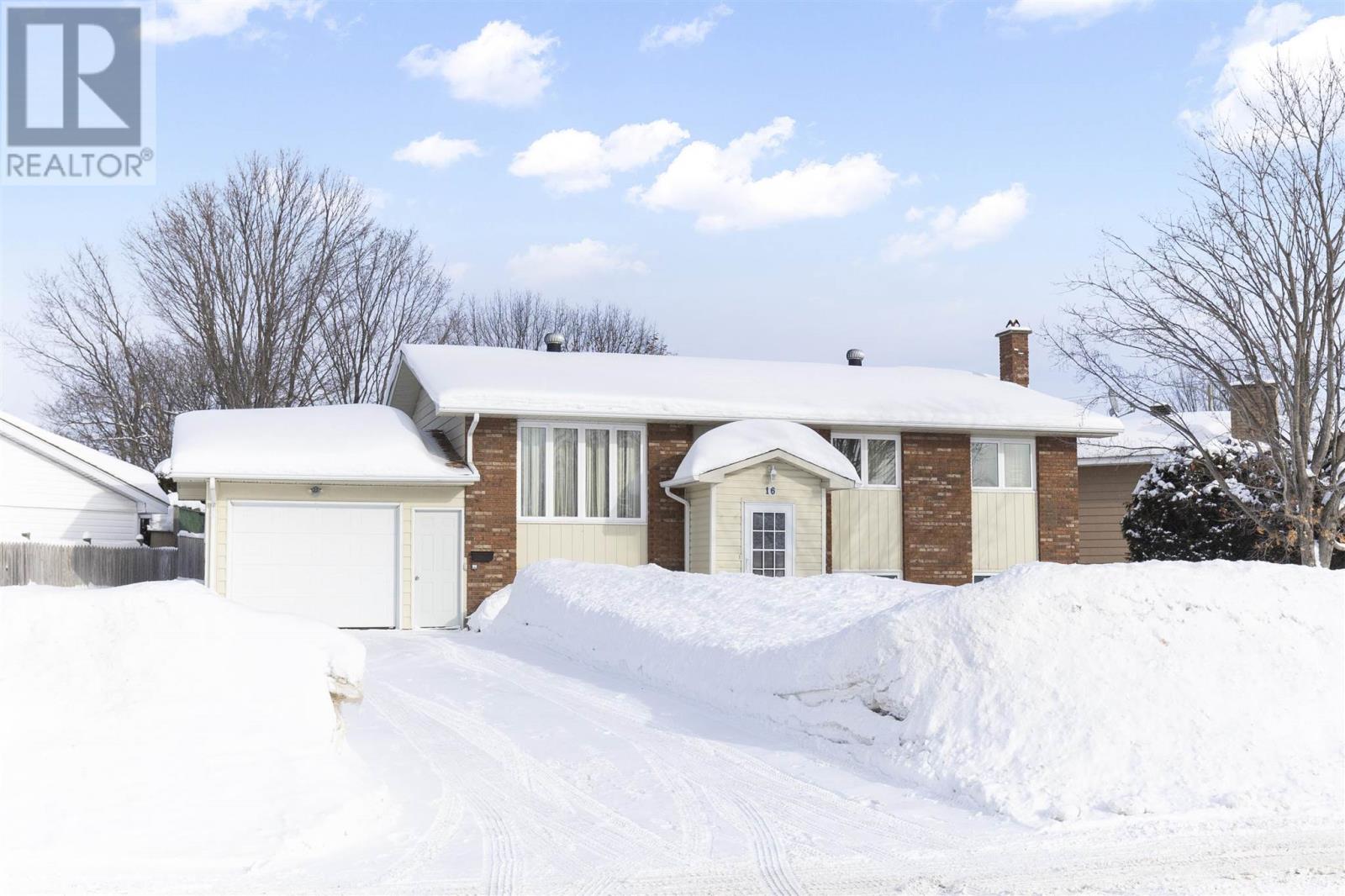 16 Chartwell DR, Sault Ste. Marie, Ontario