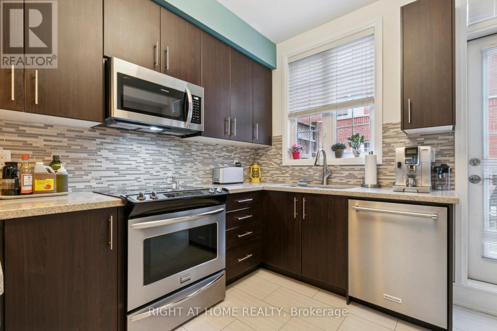 28 Raffeix Lane, Toronto, Ontario  M5A 0G5 - Photo 15 - C12501554