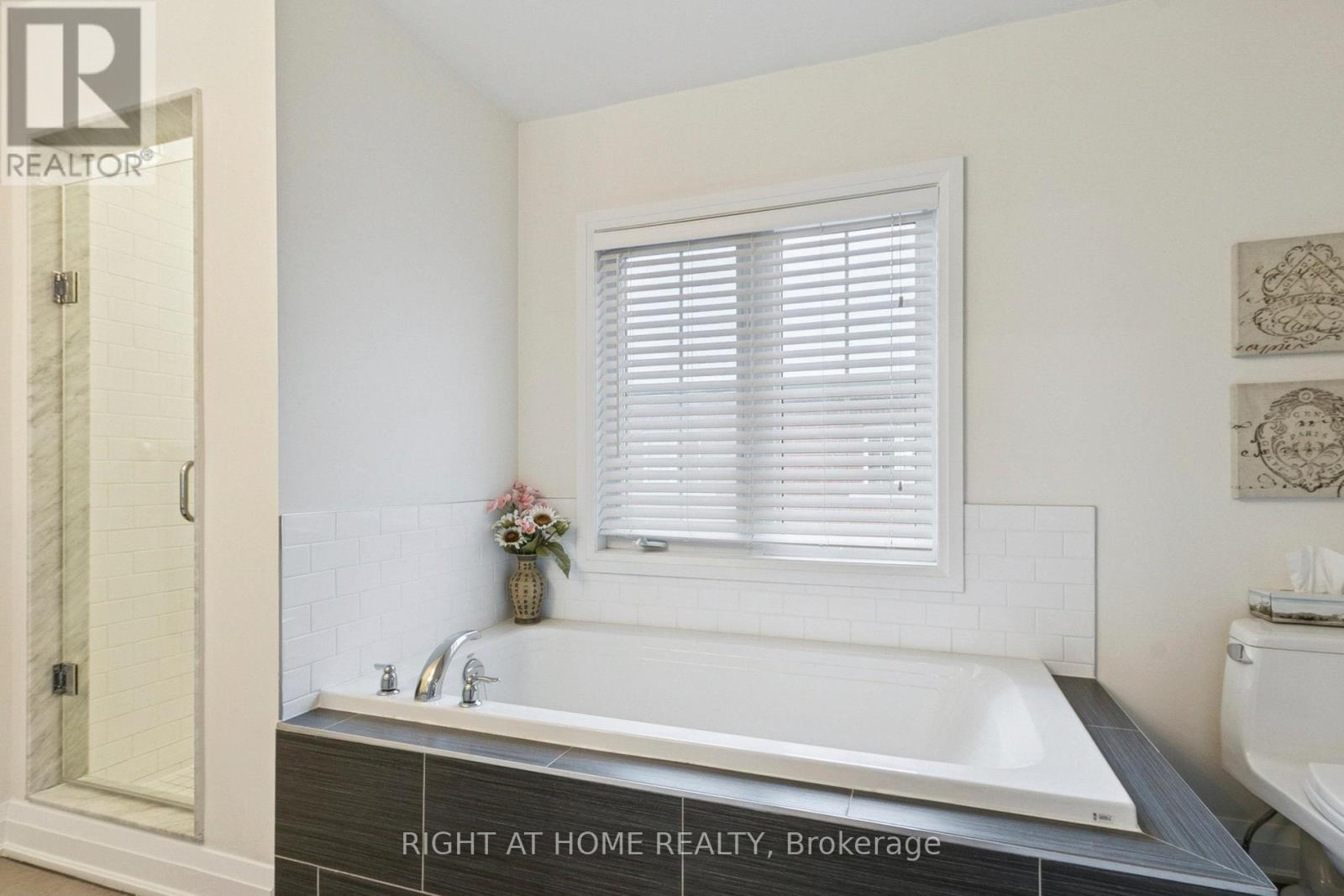 28 Raffeix Lane, Toronto, Ontario  M5A 0G5 - Photo 26 - C12501554