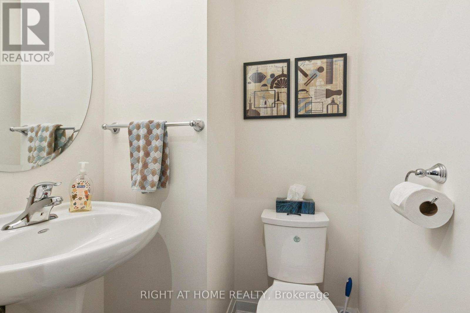 28 Raffeix Lane, Toronto, Ontario  M5A 0G5 - Photo 19 - C12501554