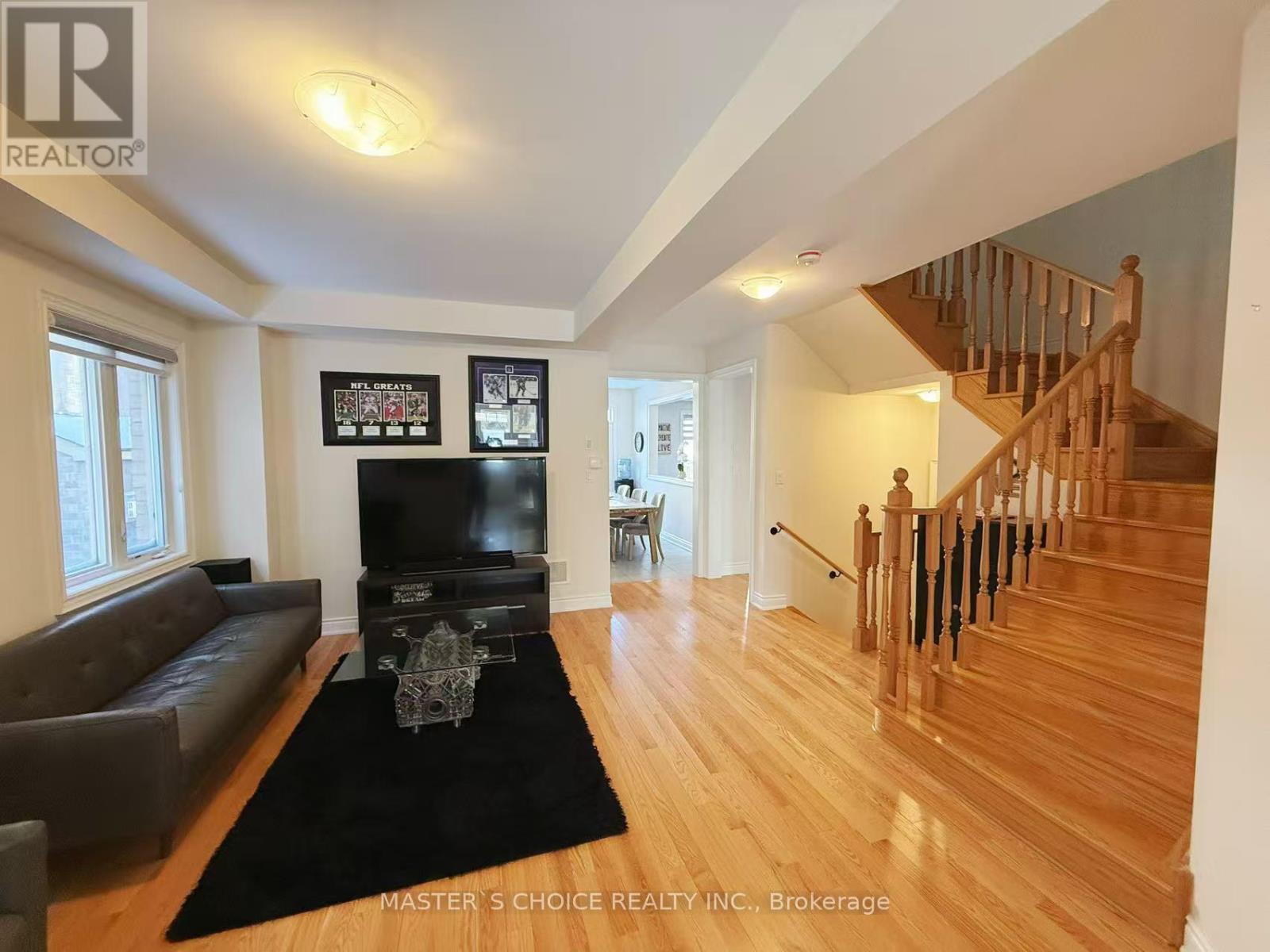 202 Fallharvest Way, Whitchurch-Stouffville, Ontario  L4A 5C2 - Photo 4 - N12727750