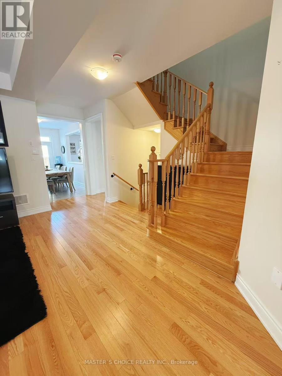 202 Fallharvest Way, Whitchurch-Stouffville, Ontario  L4A 5C2 - Photo 5 - N12727750