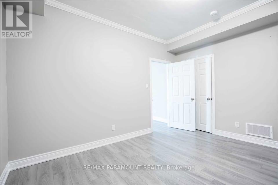 192 East 6th Street, Hamilton, Ontario  L9A 3C3 - Photo 7 - X12727744