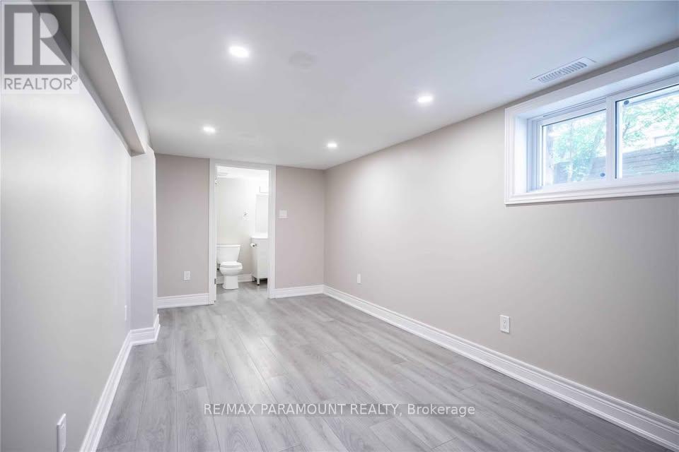 192 East 6th Street, Hamilton, Ontario  L9A 3C3 - Photo 8 - X12727744