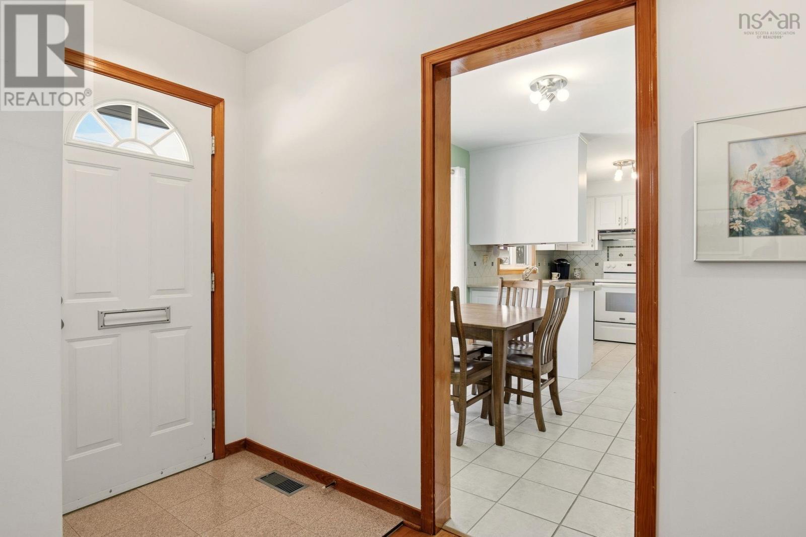 21 Macrae Avenue, Dartmouth, Nova Scotia  B2Y 1Z4 - Photo 2 - 202601378