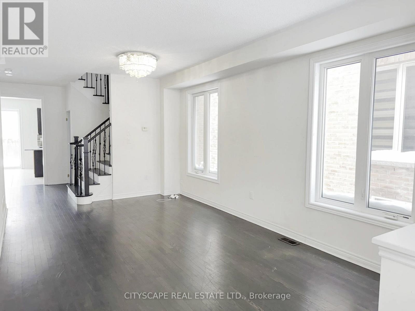 15 Zanetta Crescent, Brampton, Ontario  L6Y 6A3 - Photo 4 - W12727758