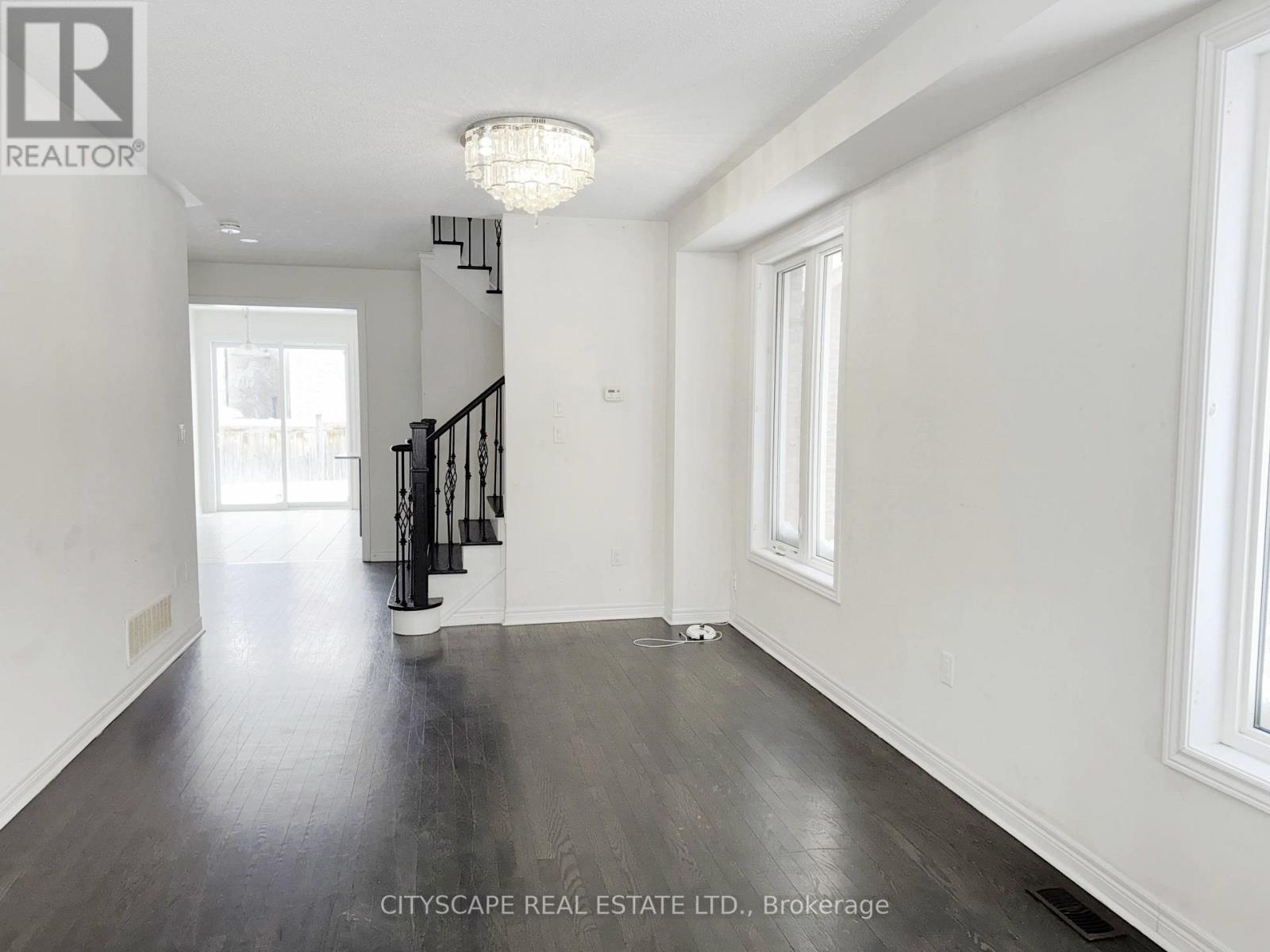 15 Zanetta Crescent, Brampton, Ontario  L6Y 6A3 - Photo 5 - W12727758