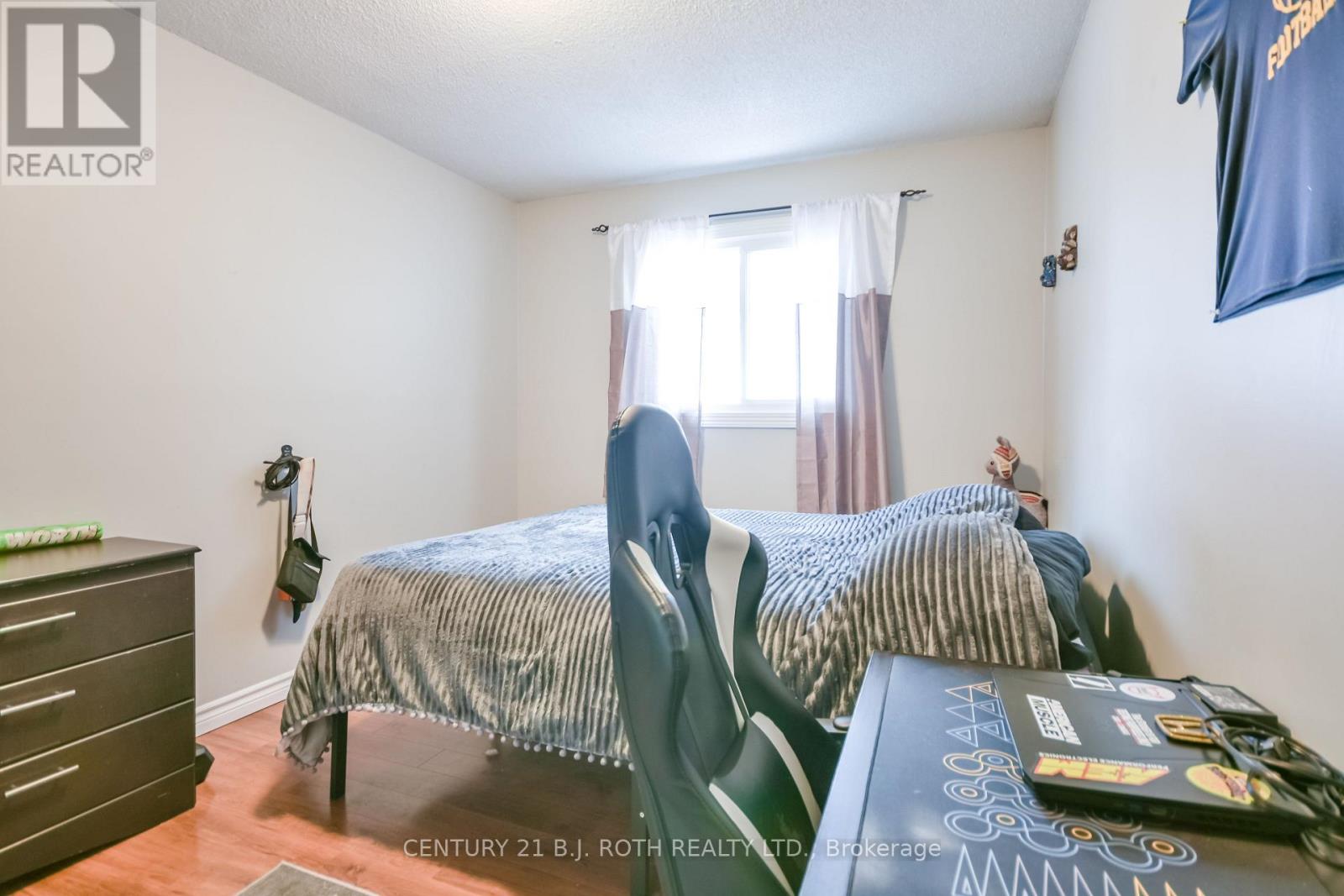 6 Glenview Avenue, Springwater, Ontario  L0L 1P0 - Photo 17 - S12702224