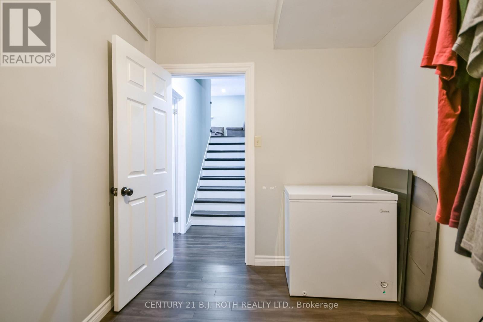 6 Glenview Avenue, Springwater, Ontario  L0L 1P0 - Photo 28 - S12702224