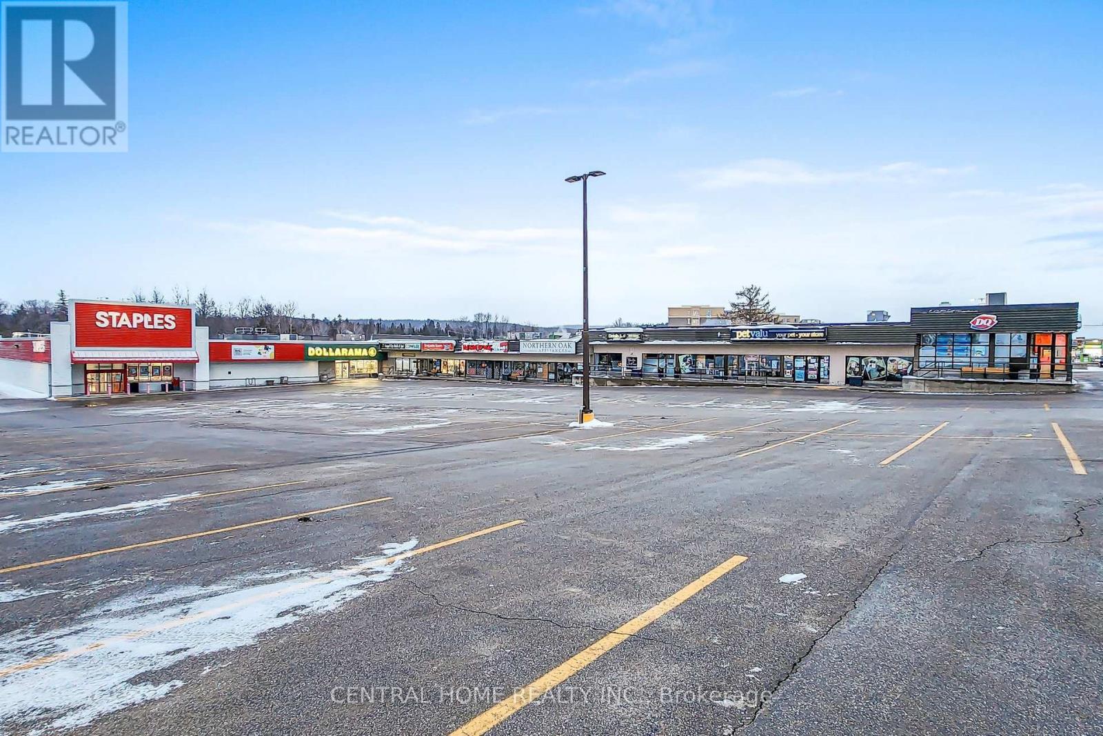 4 Banff Road, Uxbridge, Ontario  L9P 1S9 - Photo 2 - N12559916