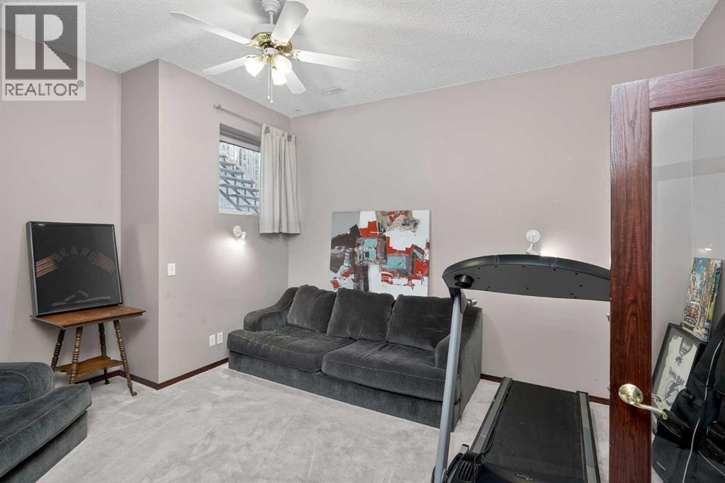 150 Somerset Close Sw, Calgary, Alberta  T2Y 3C4 - Photo 28 - A2279723