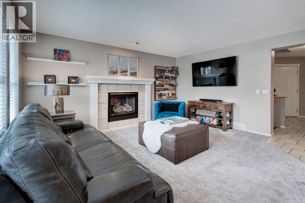 162 Somerside Crescent Sw, Calgary, Alberta  T2Y 4K7 - Photo 3 - A2281249