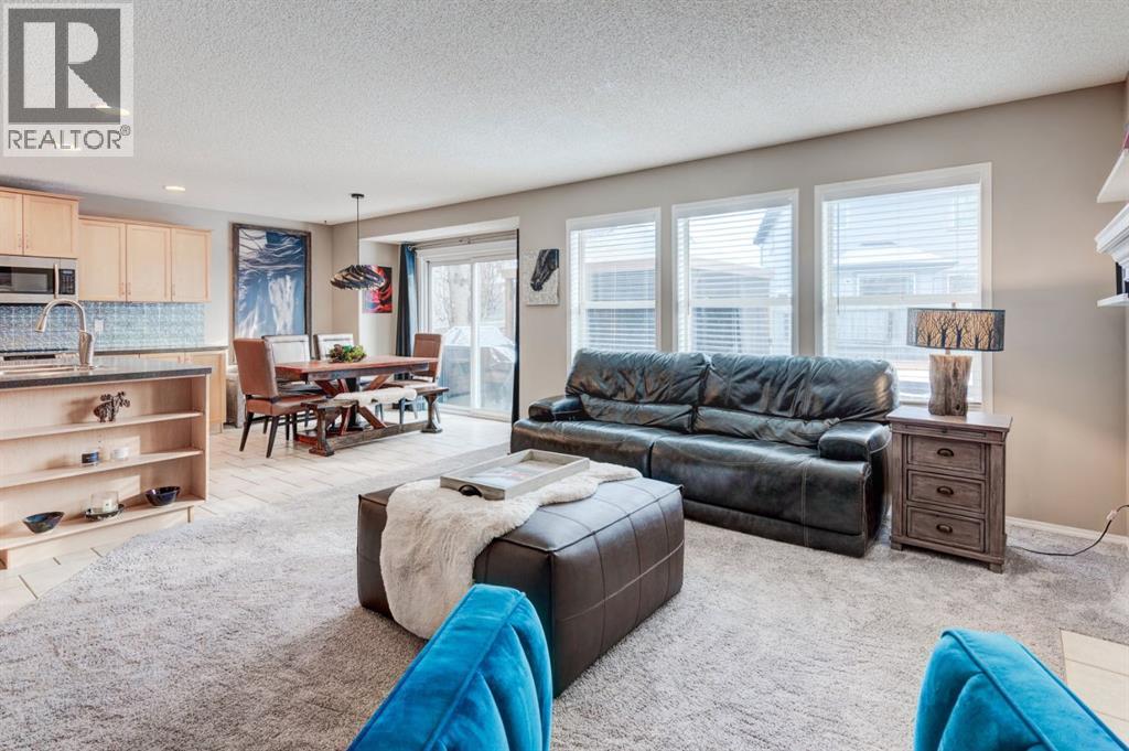 162 Somerside Crescent Sw, Calgary, Alberta  T2Y 4K7 - Photo 4 - A2281249