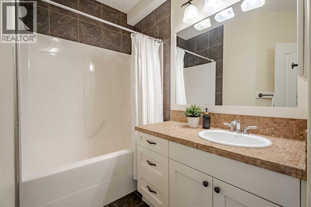 134 Discovery Ridge Boulevard Sw, Calgary, Alberta  T3H 4Y2 - Photo 37 - A2281361