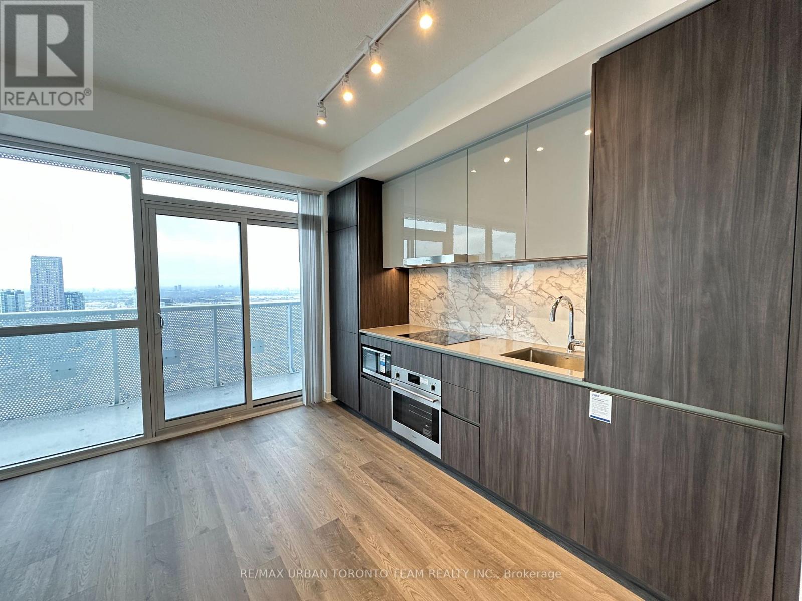 5106 - 8 Interchange Way, Vaughan, Ontario  L4K 5Z7 - Photo 2 - N12727790