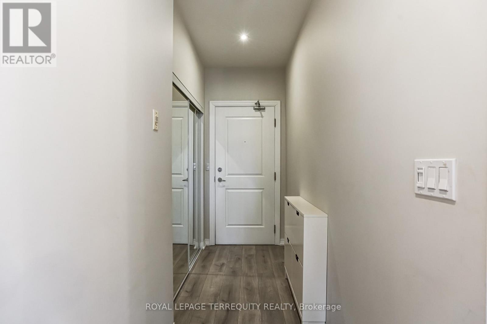 422 - 245 Dalesford Road, Toronto, Ontario  M8Y 4H7 - Photo 2 - W12727804