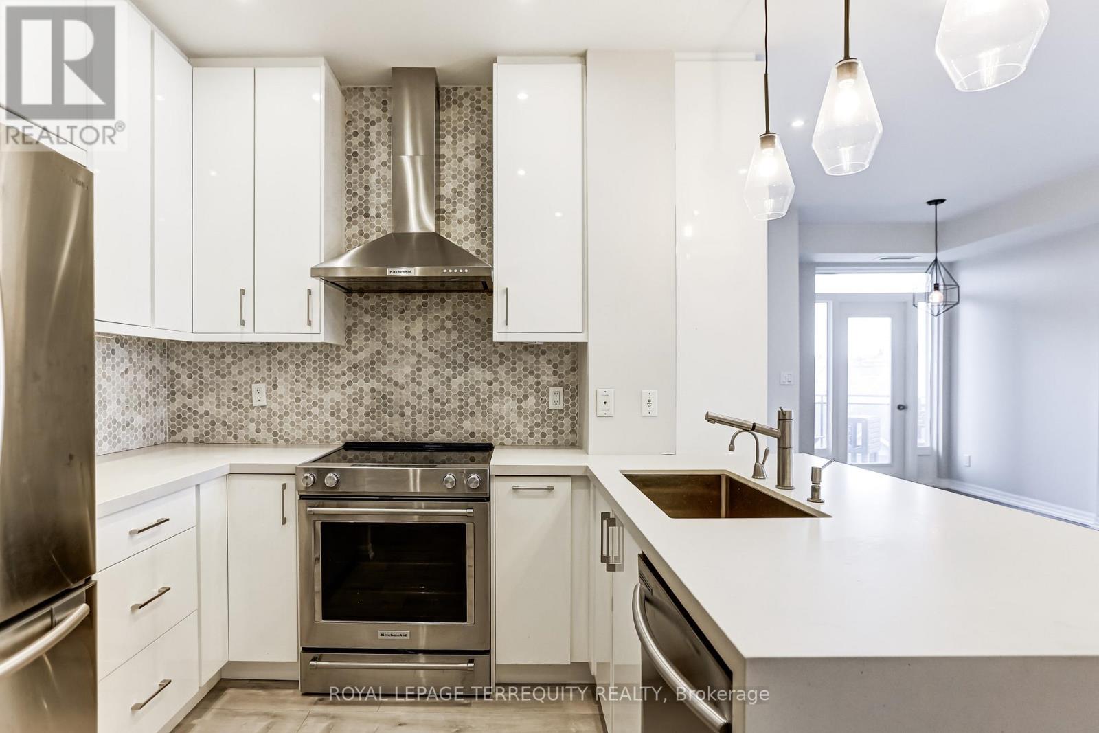 422 - 245 Dalesford Road, Toronto, Ontario  M8Y 4H7 - Photo 4 - W12727804