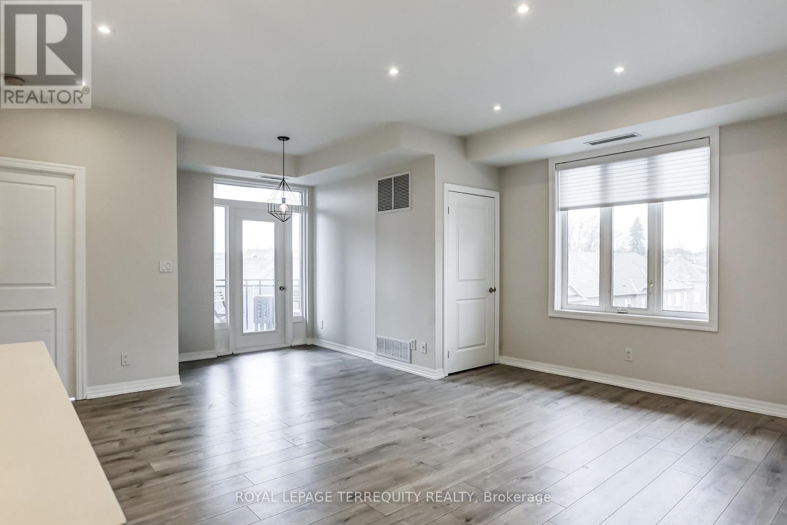 422 - 245 Dalesford Road, Toronto, Ontario  M8Y 4H7 - Photo 7 - W12727804