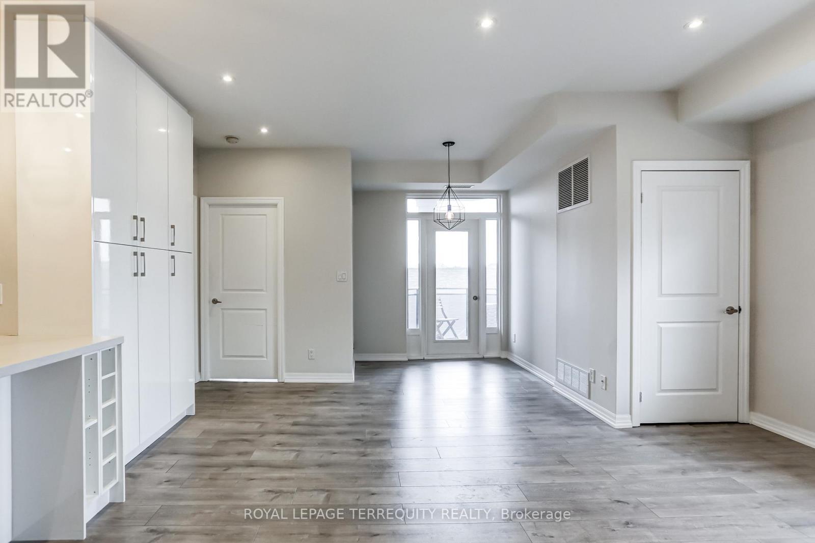 422 - 245 Dalesford Road, Toronto, Ontario  M8Y 4H7 - Photo 8 - W12727804