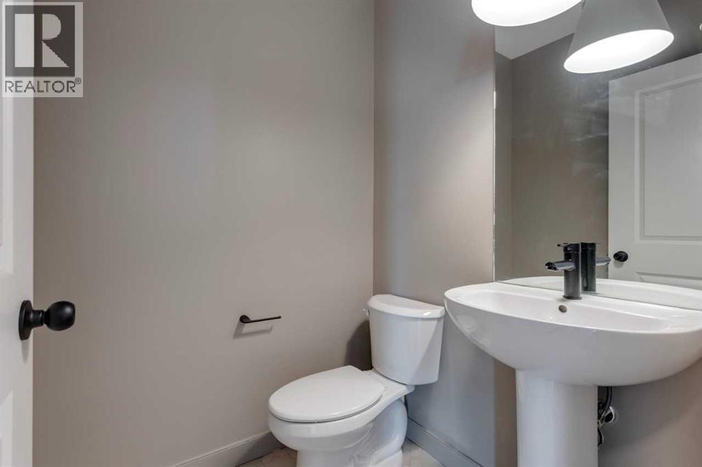 21 Bayview Mews Sw, Airdrie, Alberta  T4B 4G2 - Photo 6 - A2243336