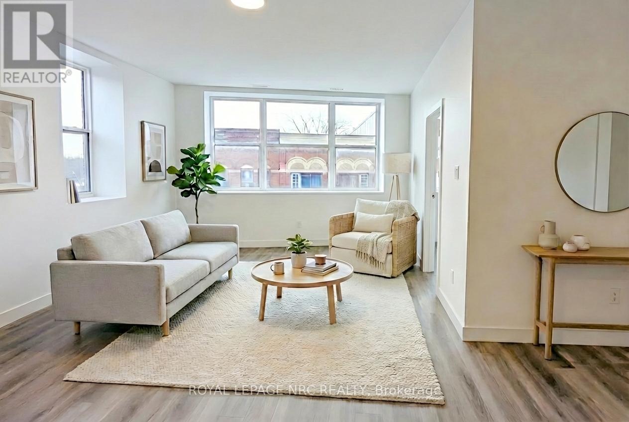 17-19 East Main Street, Welland, Ontario  L3B 3W4 - Photo 3 - X12727820