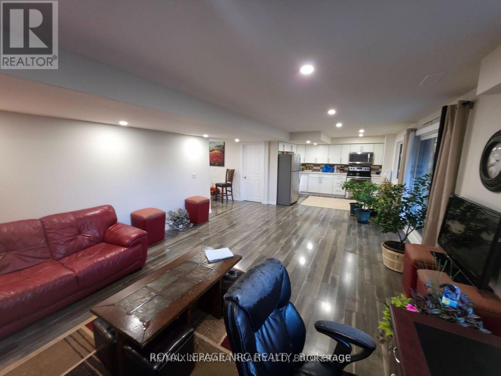 7879 Buckeye Crescent, Niagara Falls, Ontario  L2H 2Y6 - Photo 2 - X12727844