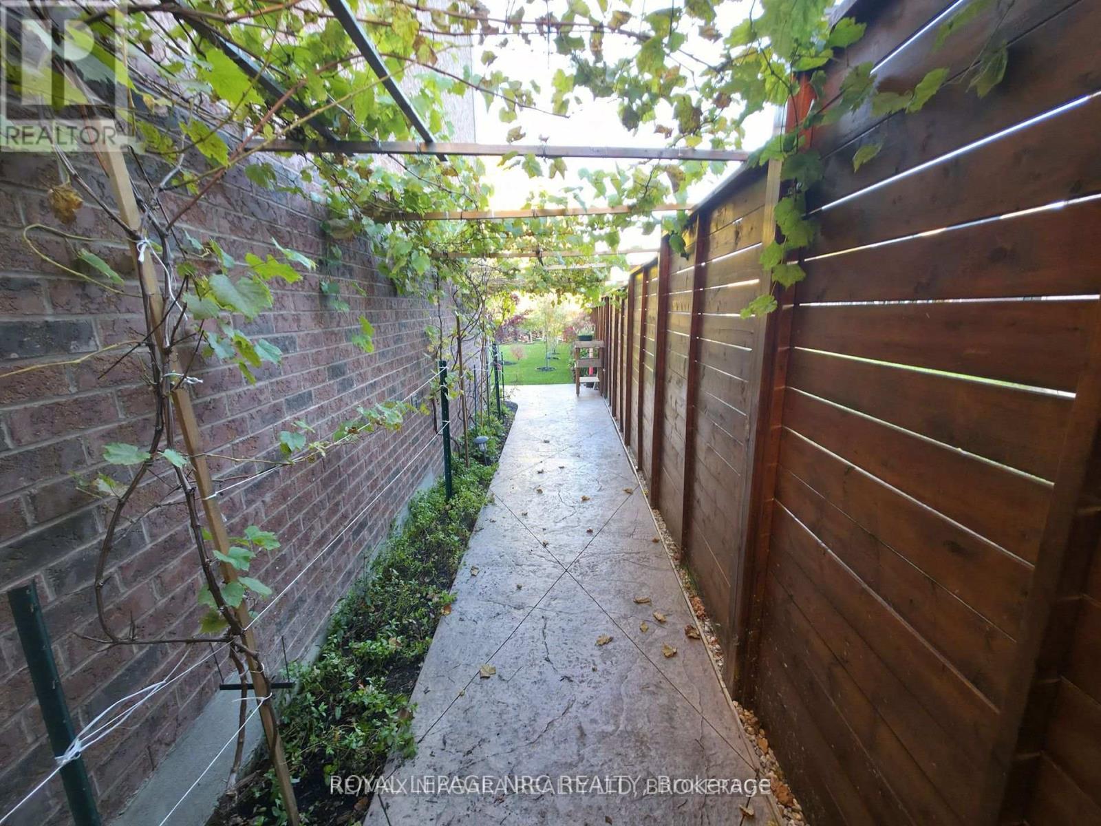 7879 Buckeye Crescent, Niagara Falls, Ontario  L2H 2Y6 - Photo 22 - X12727844