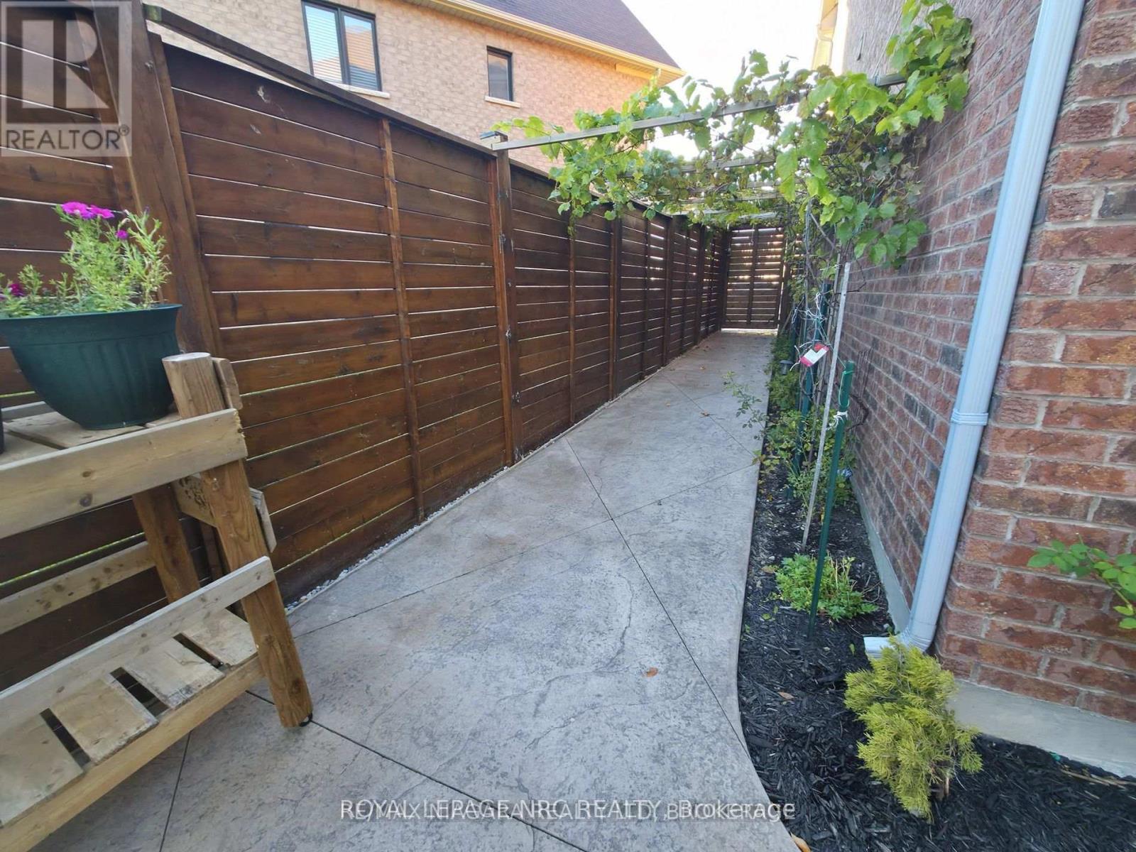 7879 Buckeye Crescent, Niagara Falls, Ontario  L2H 2Y6 - Photo 23 - X12727844