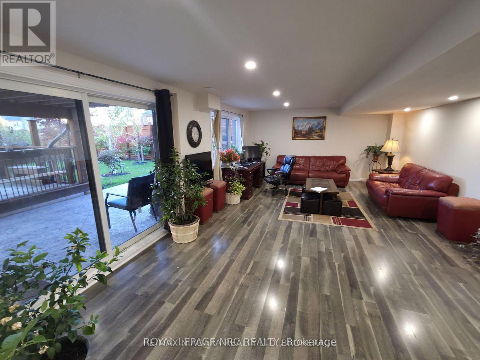 7879 Buckeye Crescent, Niagara Falls, Ontario  L2H 2Y6 - Photo 4 - X12727844