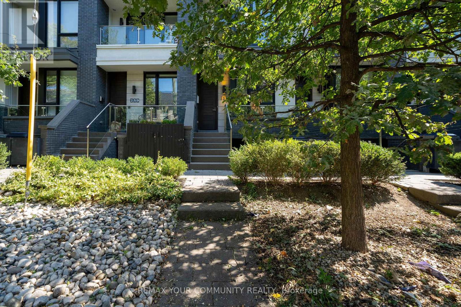 257 ROXTON ROAD, Toronto, Ontario