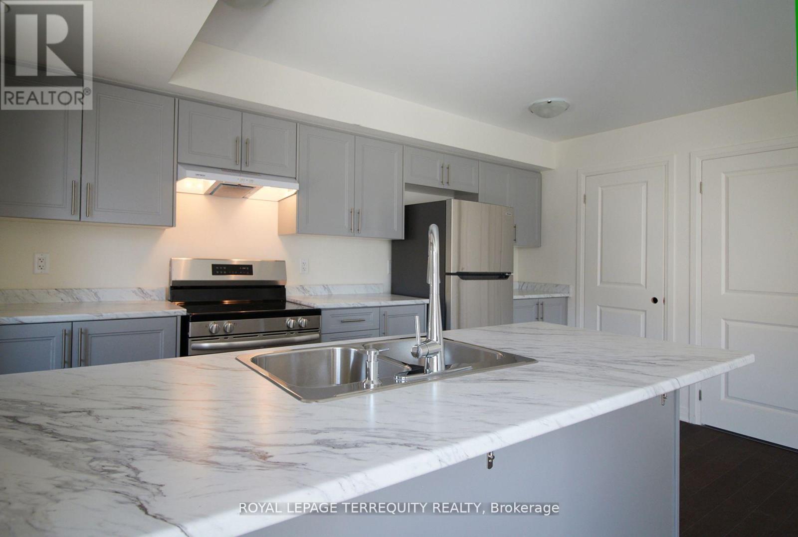 8d Lookout Drive, Clarington, Ontario  L1C 7E9 - Photo 3 - E12727836