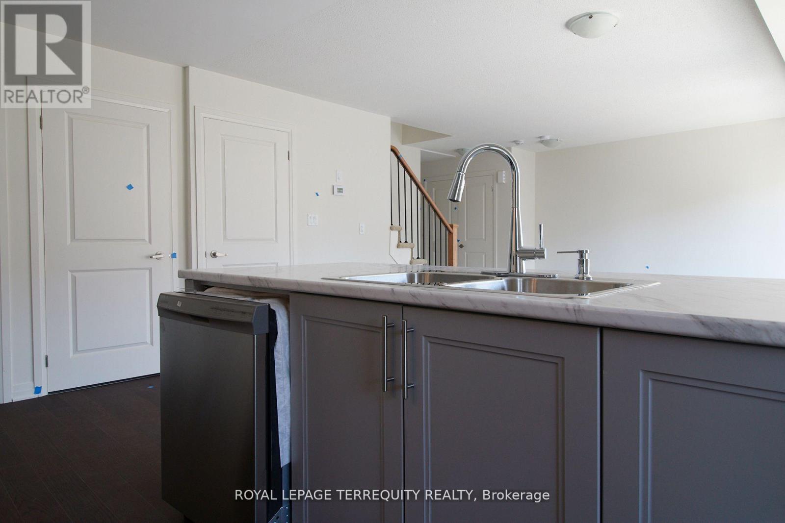 8d Lookout Drive, Clarington, Ontario  L1C 7E9 - Photo 5 - E12727836