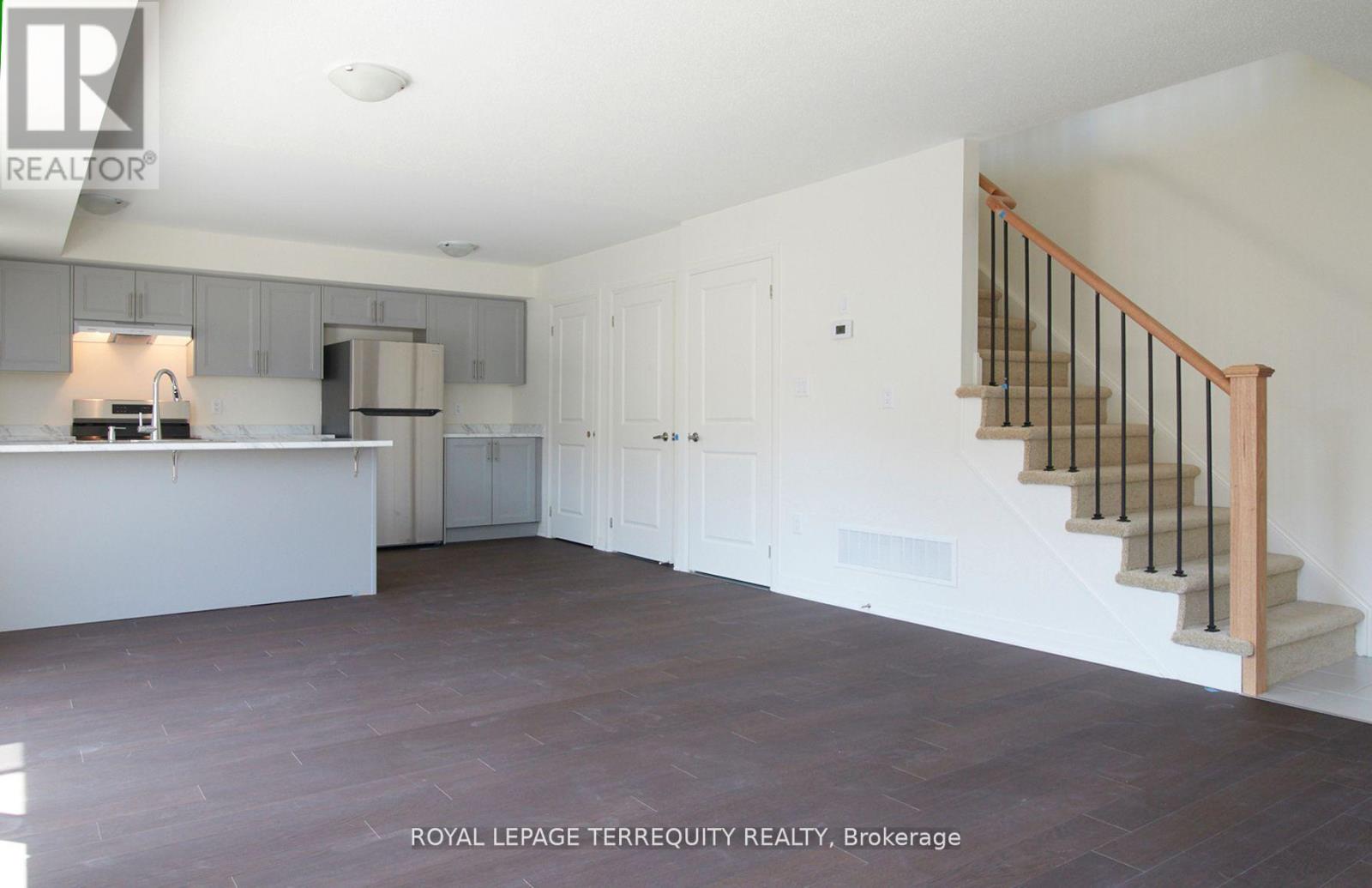 8d Lookout Drive, Clarington, Ontario  L1C 7E9 - Photo 6 - E12727836