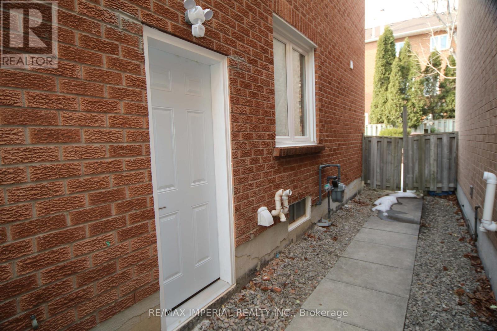249 Thornway Avenue, Vaughan, Ontario  L4J 7X8 - Photo 2 - N12727826