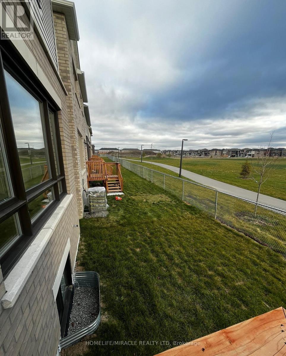 24 Phoenix Boulevard, Barrie, Ontario  L9J 0P6 - Photo 15 - S12727838