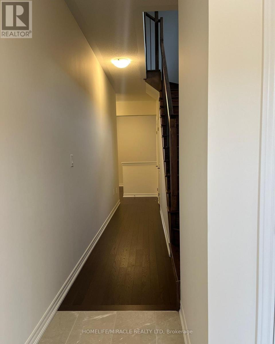 24 Phoenix Boulevard, Barrie, Ontario  L9J 0P6 - Photo 2 - S12727838