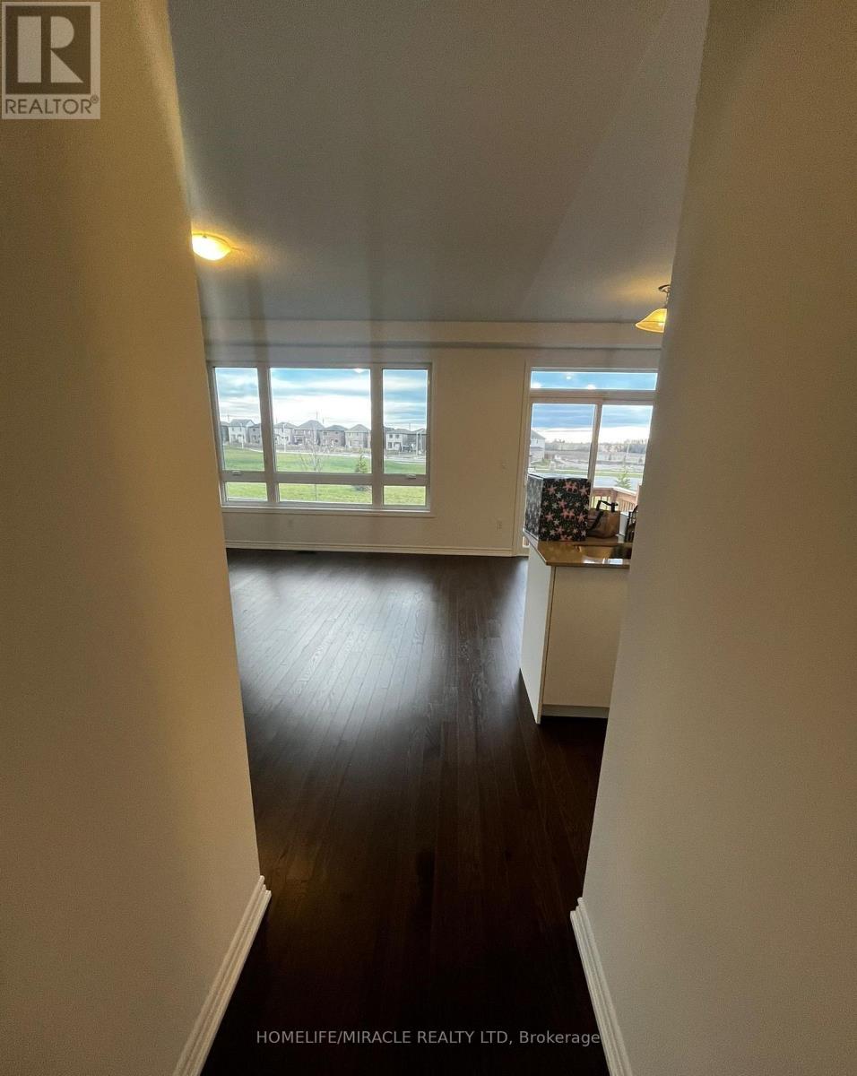 24 Phoenix Boulevard, Barrie, Ontario  L9J 0P6 - Photo 8 - S12727838