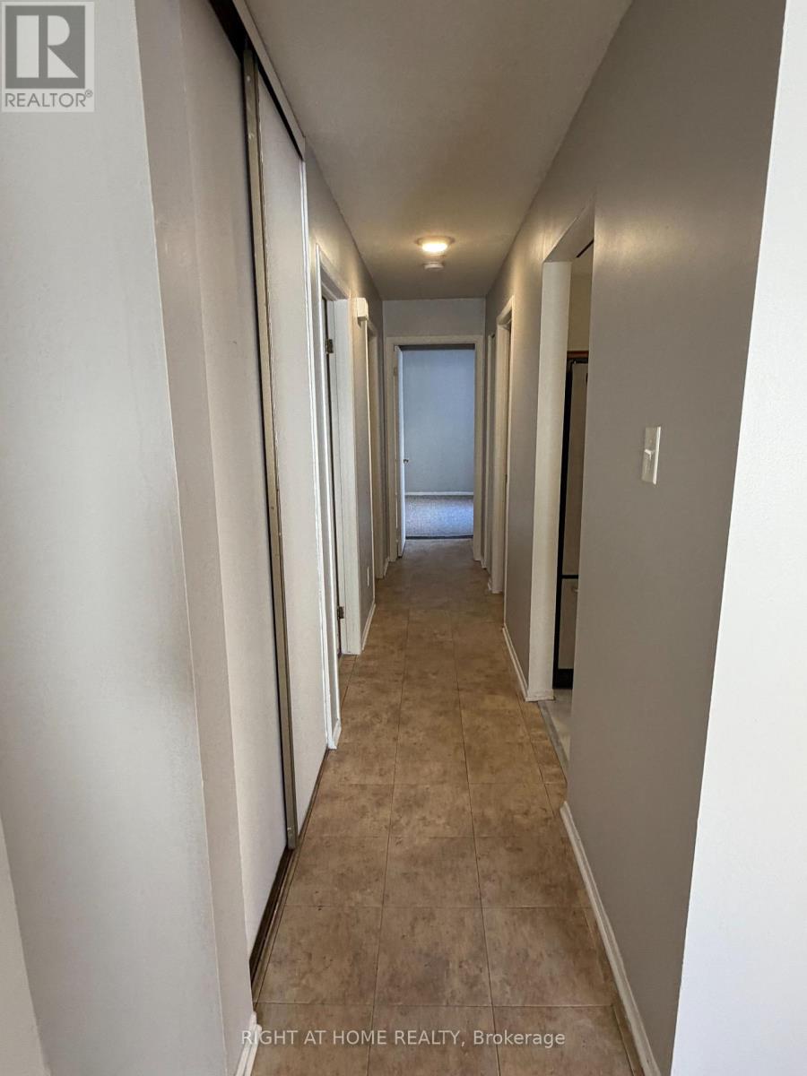 E - 1033 Cummings Avenue, Ottawa, Ontario  K1J 9K6 - Photo 7 - X12438912