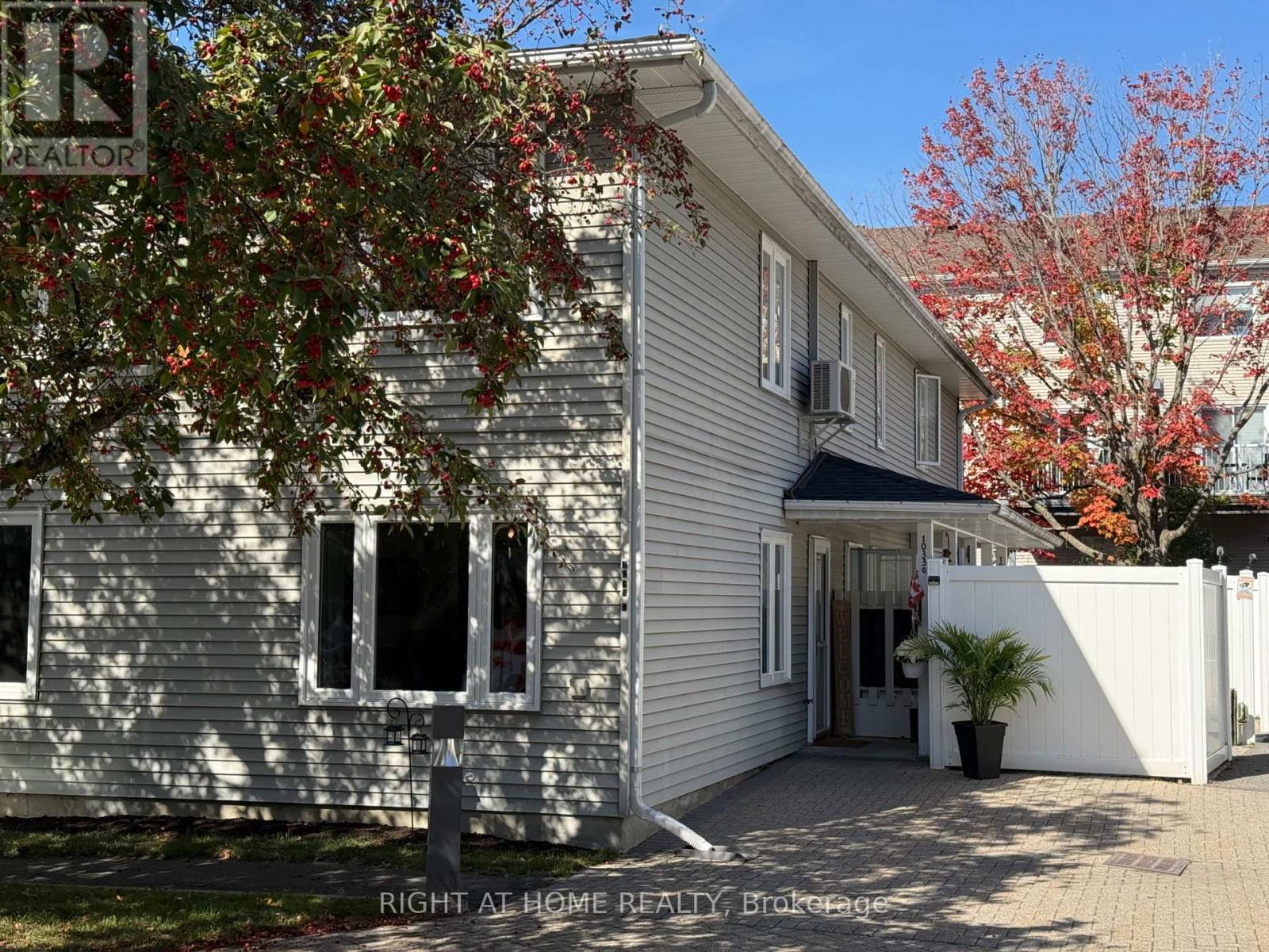 E - 1033 Cummings Avenue, Ottawa, Ontario  K1J 9K6 - Photo 2 - X12438912