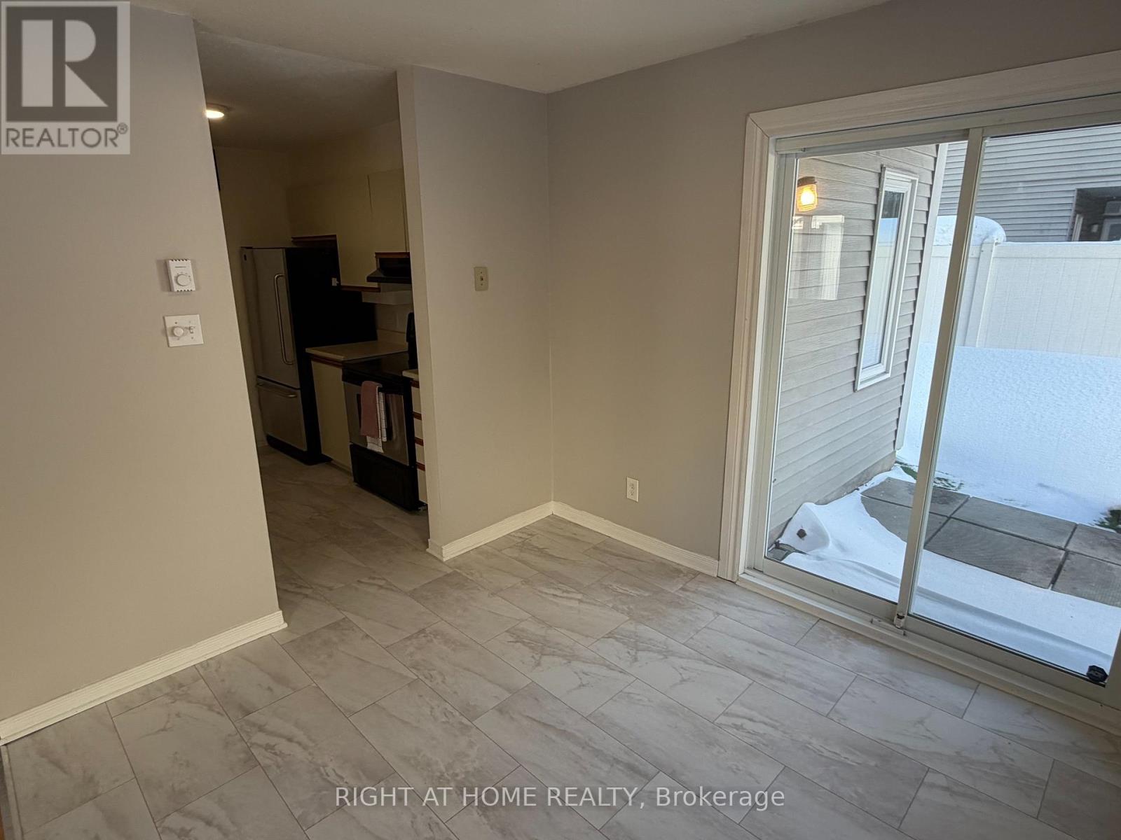 E - 1033 Cummings Avenue, Ottawa, Ontario  K1J 9K6 - Photo 5 - X12438912