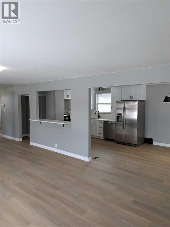 2402 5 Avenue S, Lethbridge, Alberta  T1J 0X3 - Photo 3 - A2279845